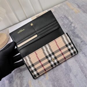 【AT7784】バーバリーのクラシックなチェック柄 輸入牛革財布 | Burberry