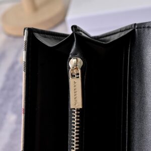 【AT7784】バーバリーのクラシックなチェック柄 輸入牛革財布 | Burberry