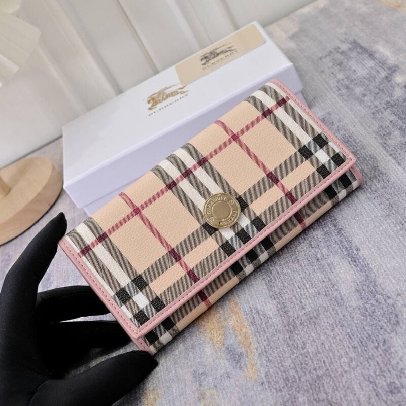 【AT7785】バーバリーのクラシックなチェック柄財布 - Burberryの贅沢な輸入牛革素材とエレガントなデザイン | Burberry London
