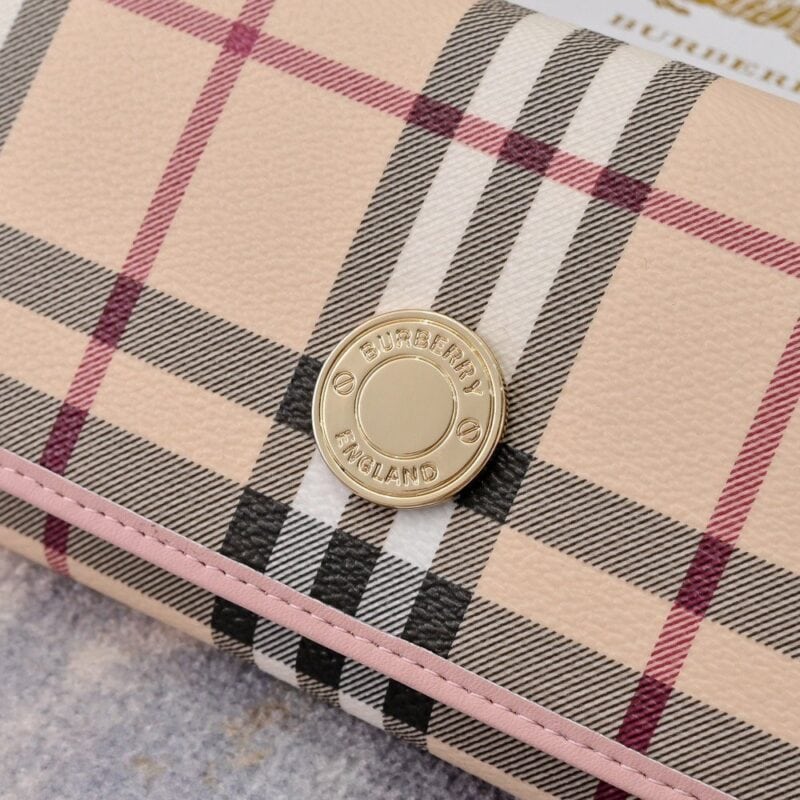 【AT7785】バーバリーのクラシックなチェック柄財布 - Burberryの贅沢な輸入牛革素材とエレガントなデザイン | Burberry London