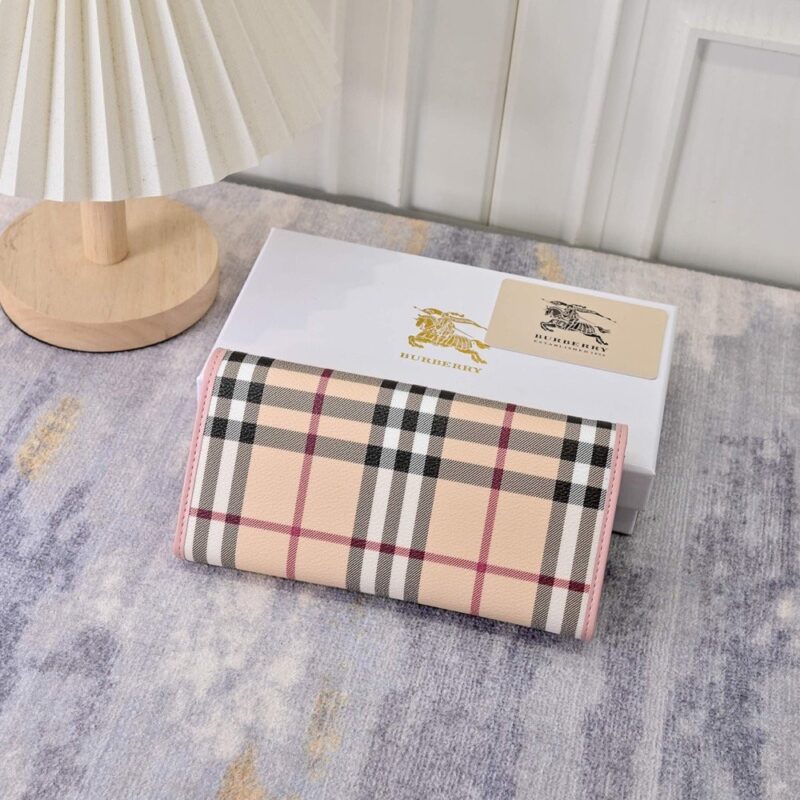 【AT7785】バーバリーのクラシックなチェック柄財布 - Burberryの贅沢な輸入牛革素材とエレガントなデザイン | Burberry London