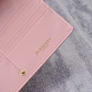 【AT7785】バーバリーのクラシックなチェック柄財布 - Burberryの贅沢な輸入牛革素材とエレガントなデザイン | Burberry London