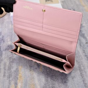 【AT7785】バーバリーのクラシックなチェック柄財布 - Burberryの贅沢な輸入牛革素材とエレガントなデザイン | Burberry London