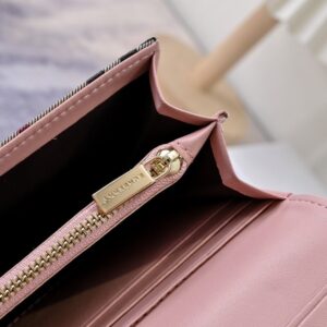 【AT7785】バーバリーのクラシックなチェック柄財布 - Burberryの贅沢な輸入牛革素材とエレガントなデザイン | Burberry London