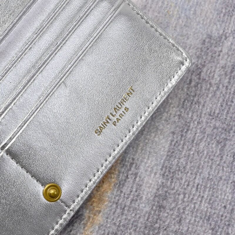 【AT7786】サンローランYSLエンボス 贅沢な本革カードケース | Saint Laurent
