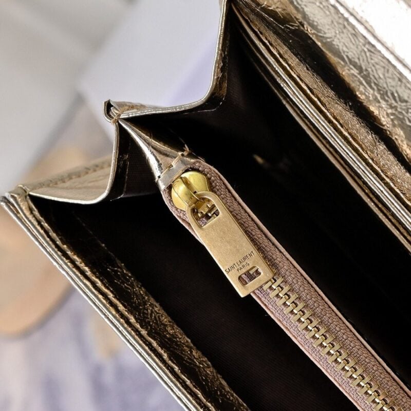 【AT7787】YSLクラシックシリーズウォレット - 贅沢な金属質感とエレガントなデザイン | Saint Laurent Paris