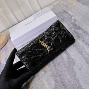 【AT7789】セントローランの型押し牛革クラシック財布 - 高級感漂うYSLロゴ付き | Saint Laurent Paris