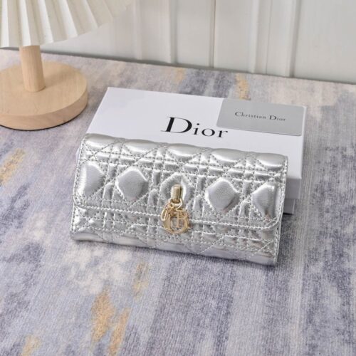 【AT7794】ディオールクラシックダイヤ型財布 🌟ファッションと贅沢な雰囲気を演出する | Dior