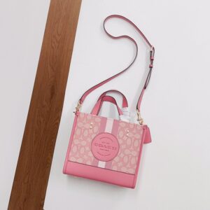 【AT7811】Coachのピンクレザートートバッグ - 都会の女性のためのエレガントな旅行用パートナー | Coach New York
