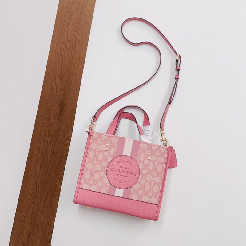 【AT7811】Coachのピンクレザートートバッグ - 都会の女性のためのエレガントな旅行用パートナー | Coach New York