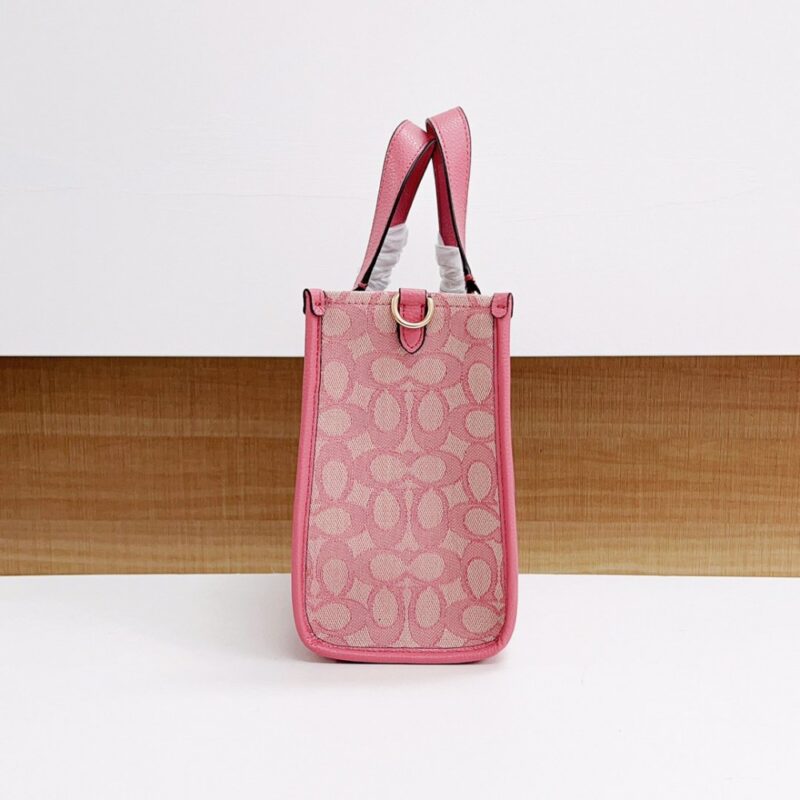 【AT7811】Coachのピンクレザートートバッグ - 都会の女性のためのエレガントな旅行用パートナー | Coach New York