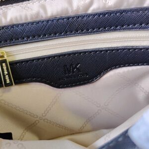 【AT7819】マイケル・コースクラシックJet Setカメラバッグ – 都会の女性のためのエレガントなファッションアクセサリー | Michael Kors