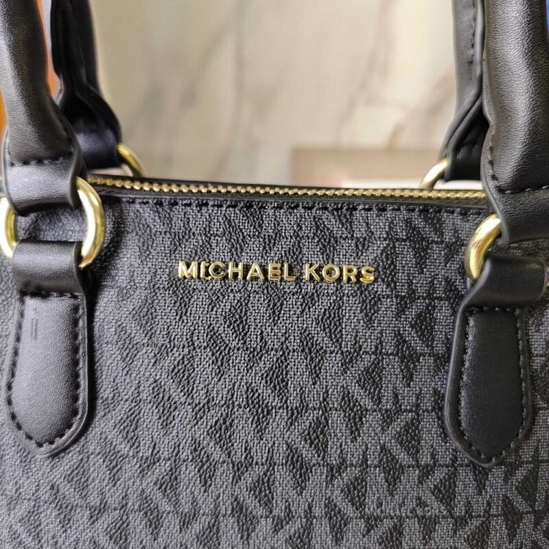 【AT7820】マイケルコースのジェットセットエンボスレザーシェルバッグ | Michael Kors