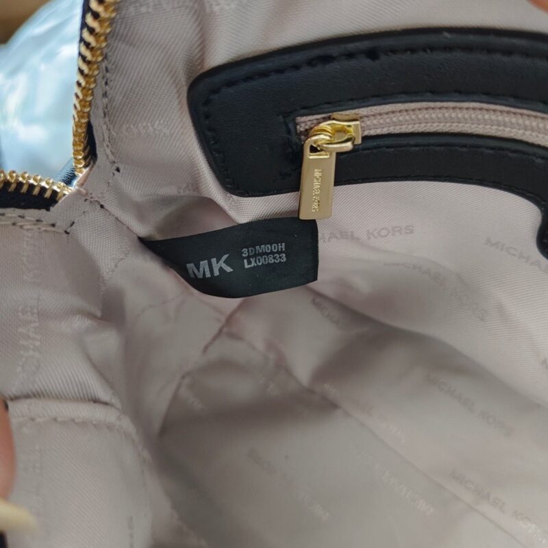 【AT7820】マイケルコースのジェットセットエンボスレザーシェルバッグ | Michael Kors