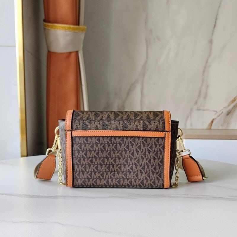 【AT7821】マイケルコースのクラシックなロゴ入りショルダーバッグ - 都会の女性に輝くエレガンス！ | Michael Kors