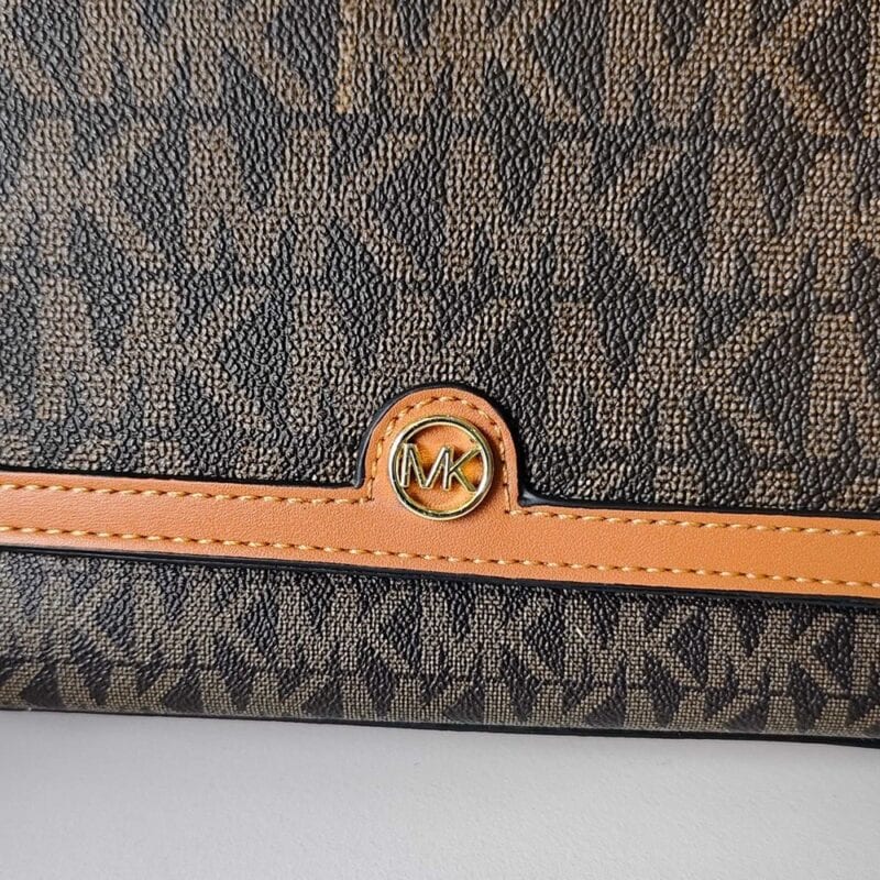 【AT7821】マイケルコースのクラシックなロゴ入りショルダーバッグ - 都会の女性に輝くエレガンス！ | Michael Kors