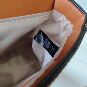 【AT7821】マイケルコースのクラシックなロゴ入りショルダーバッグ - 都会の女性に輝くエレガンス！ | Michael Kors