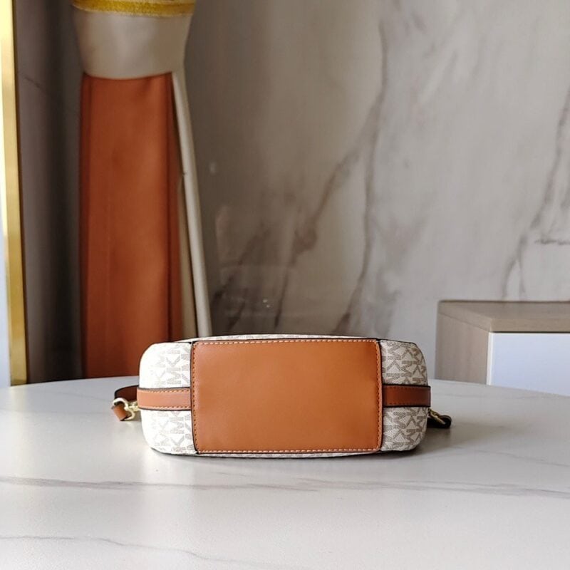 【AT7826】マイケルコースのクラッチバッグ - 都会の洗練されたエレガンスを表現 | Michael Kors