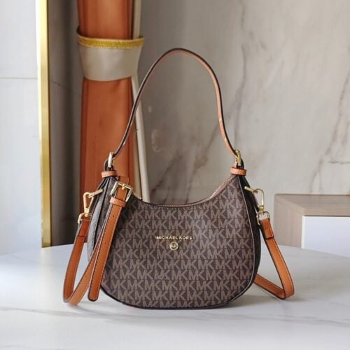 【AT7827】マイケル・コースのアイコニックなモノグラムロゴプリント牛革アンダーバッグ | Michael Kors