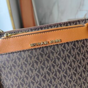 【AT7831】マイケル・コースのクラシックなファッションメッセンジャーバッグ、都会のエレガントなスタイルを演出 | Michael Kors