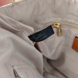 【AT7831】マイケル・コースのクラシックなファッションメッセンジャーバッグ、都会のエレガントなスタイルを演出 | Michael Kors