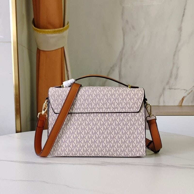 【AT7836】マイケル・コース（Michael Kors）ヘンドリックス郵便かばん - 古典的なモノグラム柄とアプリコット色の贅沢なファッション | Michael Kors