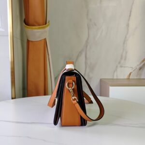 【AT7836】マイケル・コース（Michael Kors）ヘンドリックス郵便かばん - 古典的なモノグラム柄とアプリコット色の贅沢なファッション | Michael Kors