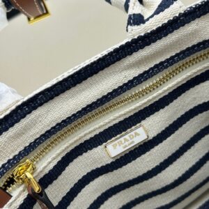 【AT7840】ナチュラルな風合いを楽しむ！高品質リネン混紡ストライプショルダーバッグ | Prada Milano