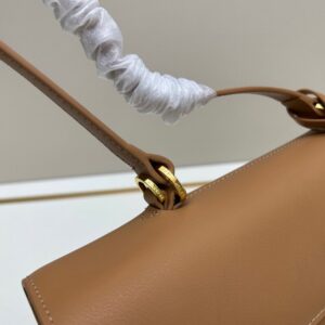 【AT7842】プラダ Pradaハイエンドなラグジュアリーハンドバッグ, 輸入小牛革素材, 柔らかな質感とエレガントなデザイン | Prada Italy