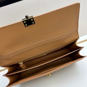 【AT7842】プラダ Pradaハイエンドなラグジュアリーハンドバッグ, 輸入小牛革素材, 柔らかな質感とエレガントなデザイン | Prada Italy