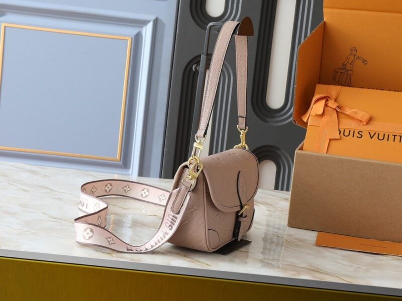 【AT7852】ルイ・ヴィトン カンヌシリーズ モノグラムハンドバッグ - 女性向け高級ファッションアイテム | Louis Vuitton Paris