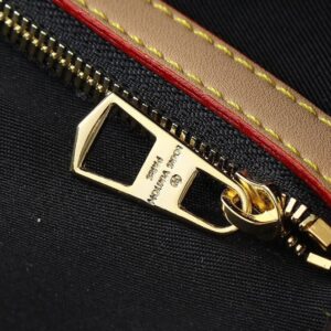 【AT7853】ルイ・ヴィトンのモノグラムエンボス加工レザーカヌー形バッグ、都会通勤やコーヒーデートに最適なラグジュアリースタイルアイテム | Louis Vuitton