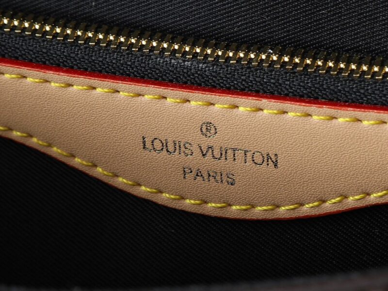 【AT7854】ルイ・ヴィトン モノグラムエンボスレザー キープオールバッグ | Louis Vuitton Malletier
