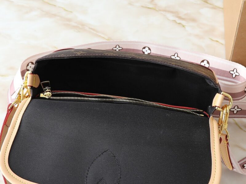 【AT7854】ルイ・ヴィトン モノグラムエンボスレザー キープオールバッグ | Louis Vuitton Malletier