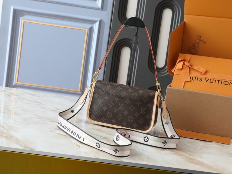 【AT7855】ルイ・ヴィトンのモノグラム型押しレザーハンドバッグ：都会の女性の贅沢なスタイル | Louis Vuitton Paris