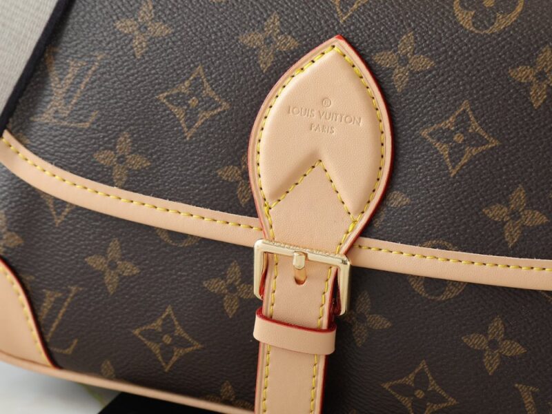 【AT7855】ルイ・ヴィトンのモノグラム型押しレザーハンドバッグ：都会の女性の贅沢なスタイル | Louis Vuitton Paris
