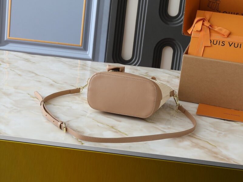 【AT7864】ルイ・ヴィトンBloomシリーズのストローハンドバッグ | Louis Vuitton Malletier