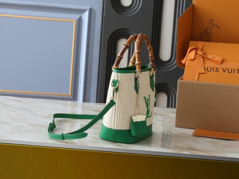 【AT7869】ブルームシリーズのルイ・ヴィトン・ストローワビングバッグ、緑色レザー装飾付き | Louis Vuitton Paris