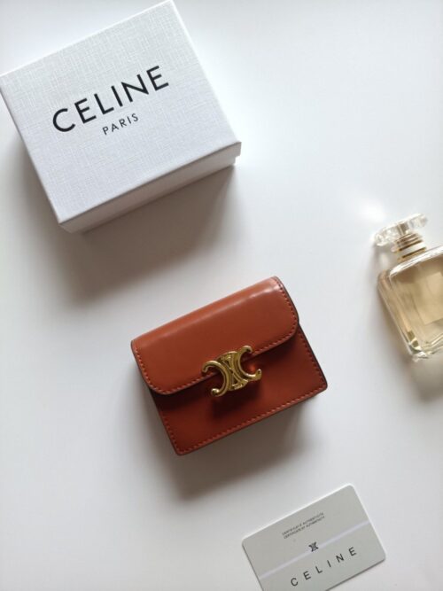 【AT8646】セリーヌパリTRIOMPHEシリーズカードケース - 上品で洗練されたラグジュアリーウォレット | Celine