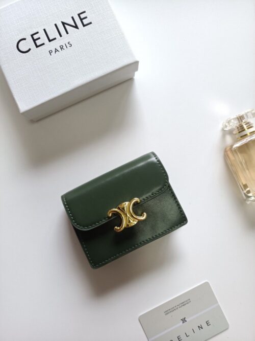 【AT8648】セリーヌパリ トリオンフ カードケース - 革素材、緑色、金属バックル、ビジネス、ファッション | Celine Paris