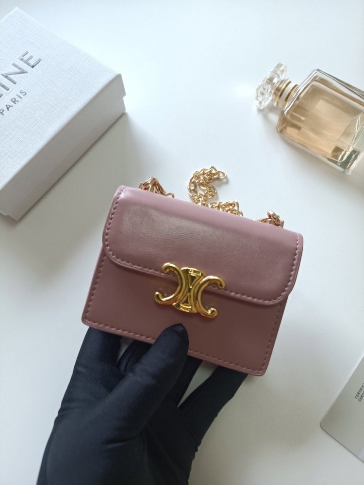 【AT8654】セリーヌ Celine 2023新作TRIOMPHEシリーズチェーンカードケース、高級牛革、メタルチェーンデザイン、ファッショナブルな姿勢を表現 | Celine