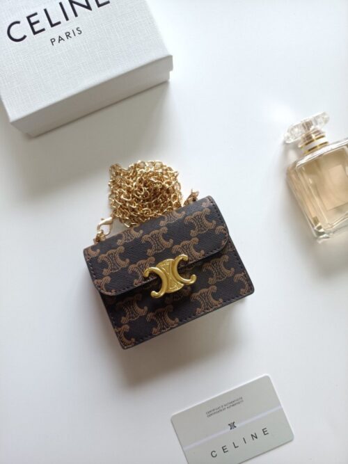 【AT8659】セリーヌパリの高級TRIOMPHEキャンバスカードケース | Celine