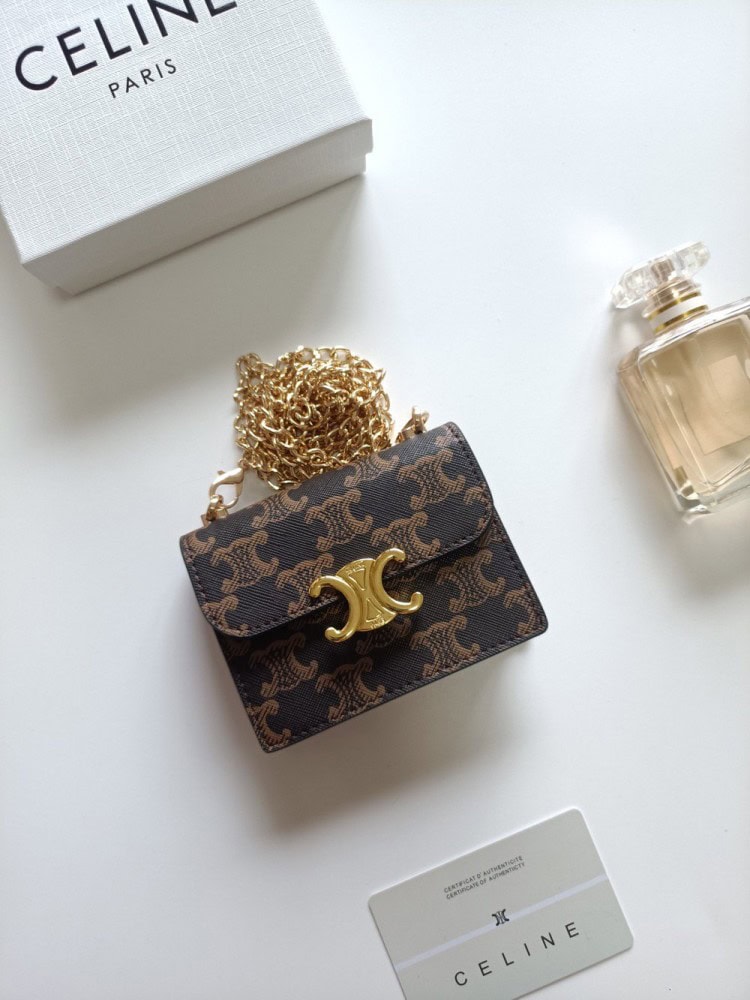 【AT8659】セリーヌパリの高級TRIOMPHEキャンバスカードケース | Celine