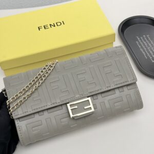 【AT8667】フェンディ フレンチエレガンスなウォレット、高級牛革とハイエンドデザイン | Fendi