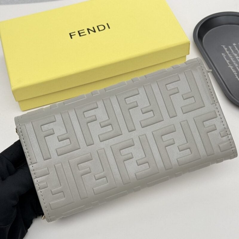 【AT8667】フェンディ フレンチエレガンスなウォレット、高級牛革とハイエンドデザイン | Fendi