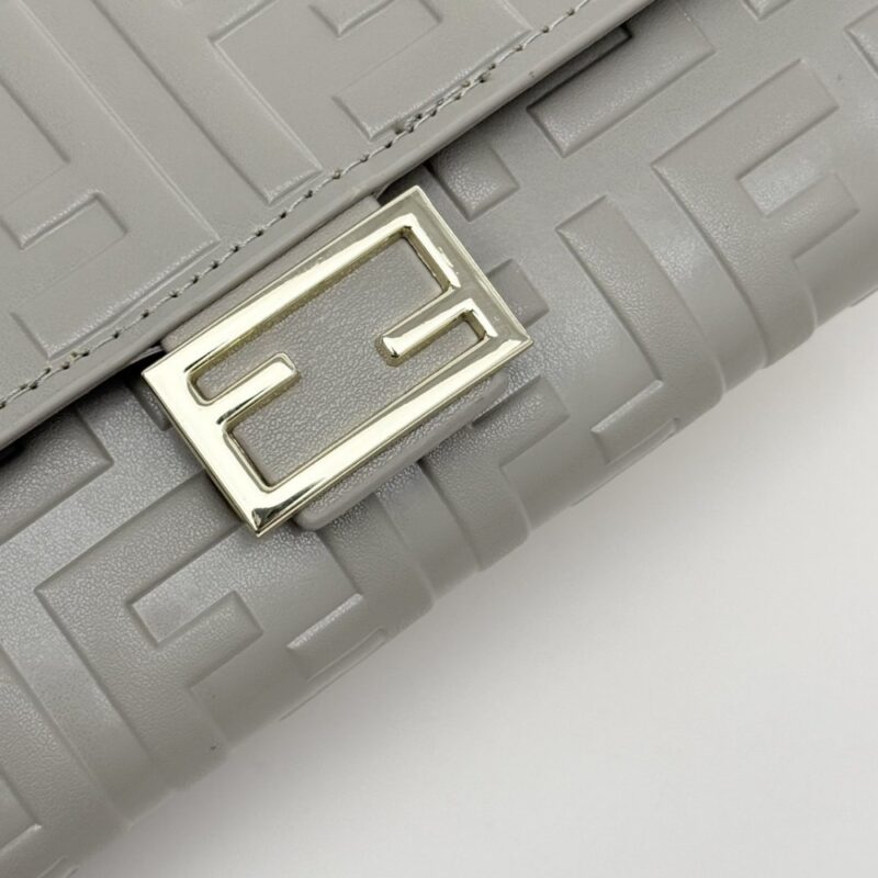 【AT8667】フェンディ フレンチエレガンスなウォレット、高級牛革とハイエンドデザイン | Fendi