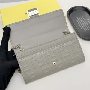 【AT8667】フェンディ フレンチエレガンスなウォレット、高級牛革とハイエンドデザイン | Fendi