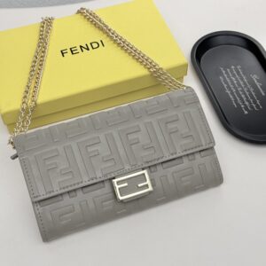 【AT8667】フェンディ フレンチエレガンスなウォレット、高級牛革とハイエンドデザイン | Fendi