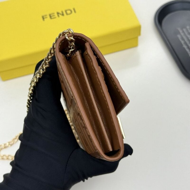 【AT8668】Fendi フェンディ クラシックウォレット：贅沢な牛革ウォレット、多機能デザイン、都会のエリートにふさわしい | Fendi