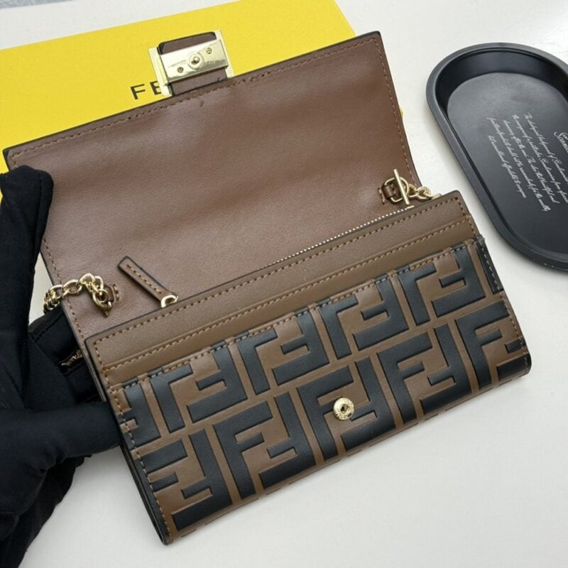 【AT8669】フェンディのクラシックなファッションウォレット、贅沢さを際立たせる | Fendi Roma